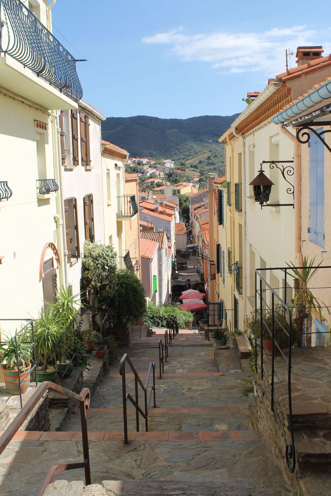 Une ruelle de Puyravel qui descend vers la place